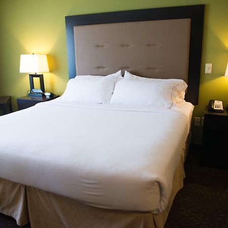 Holiday Inn Express & Suites Northwood By Ihg Silver Lake Extérieur photo