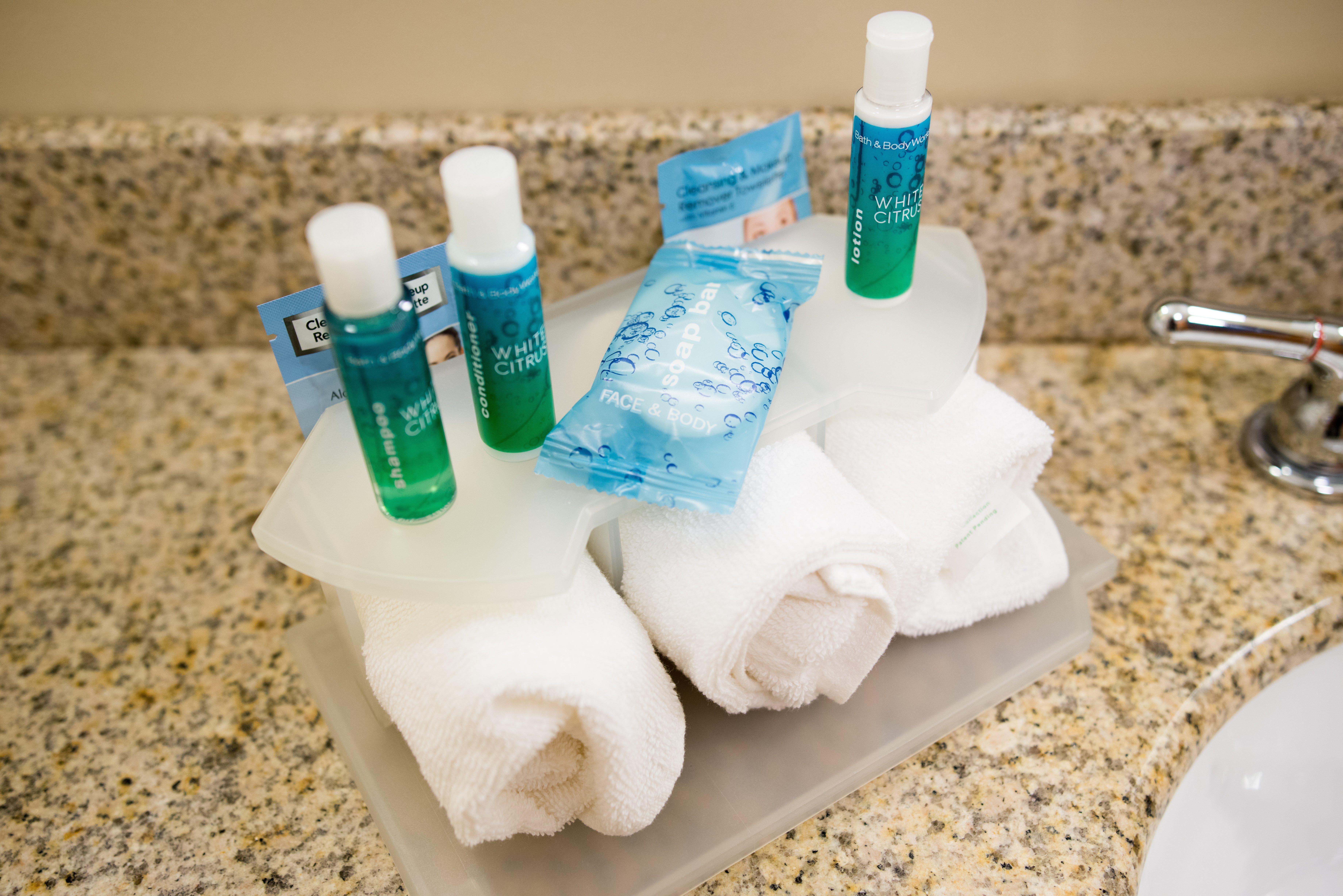Holiday Inn Express & Suites Northwood By Ihg Silver Lake Extérieur photo