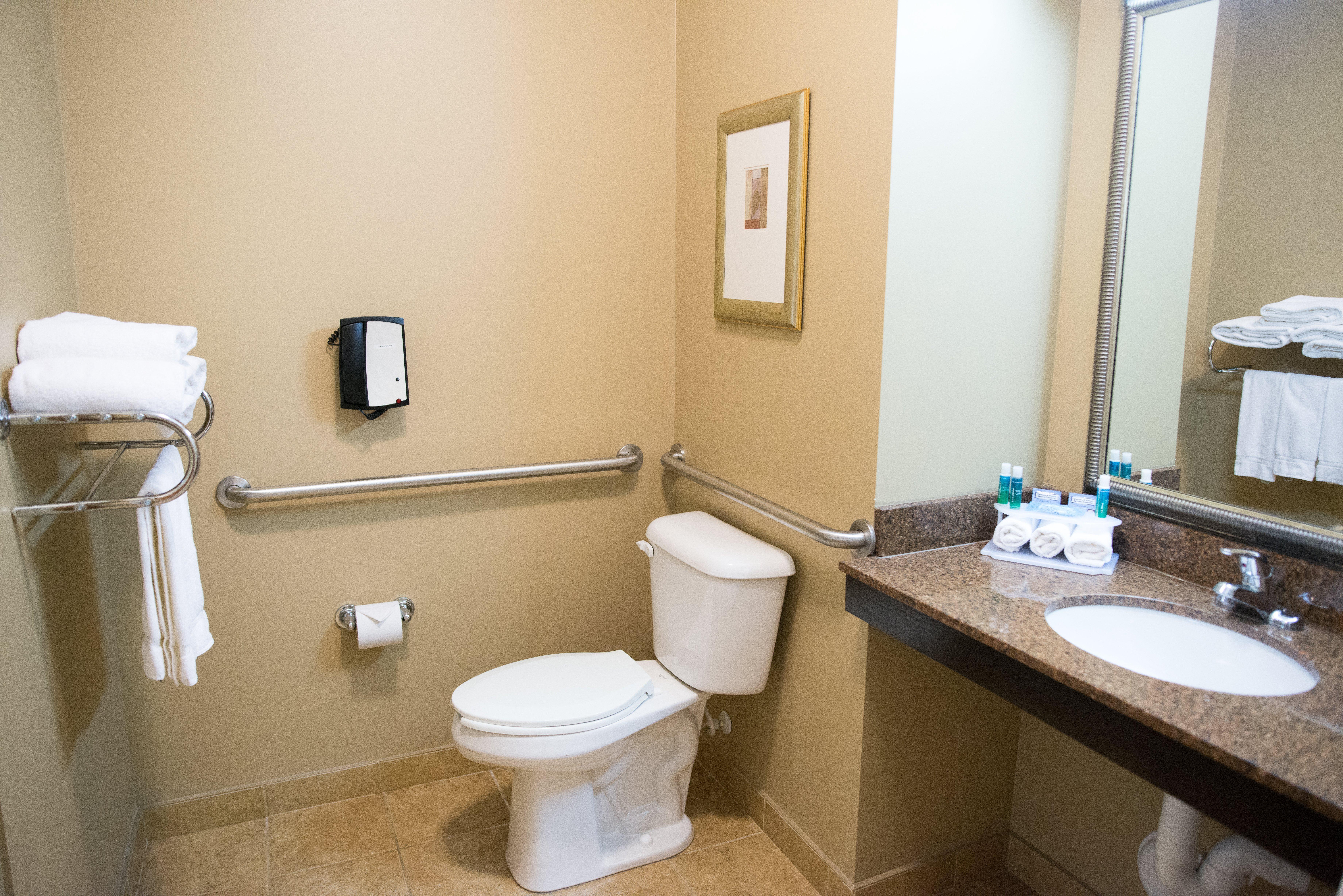 Holiday Inn Express & Suites Northwood By Ihg Silver Lake Extérieur photo