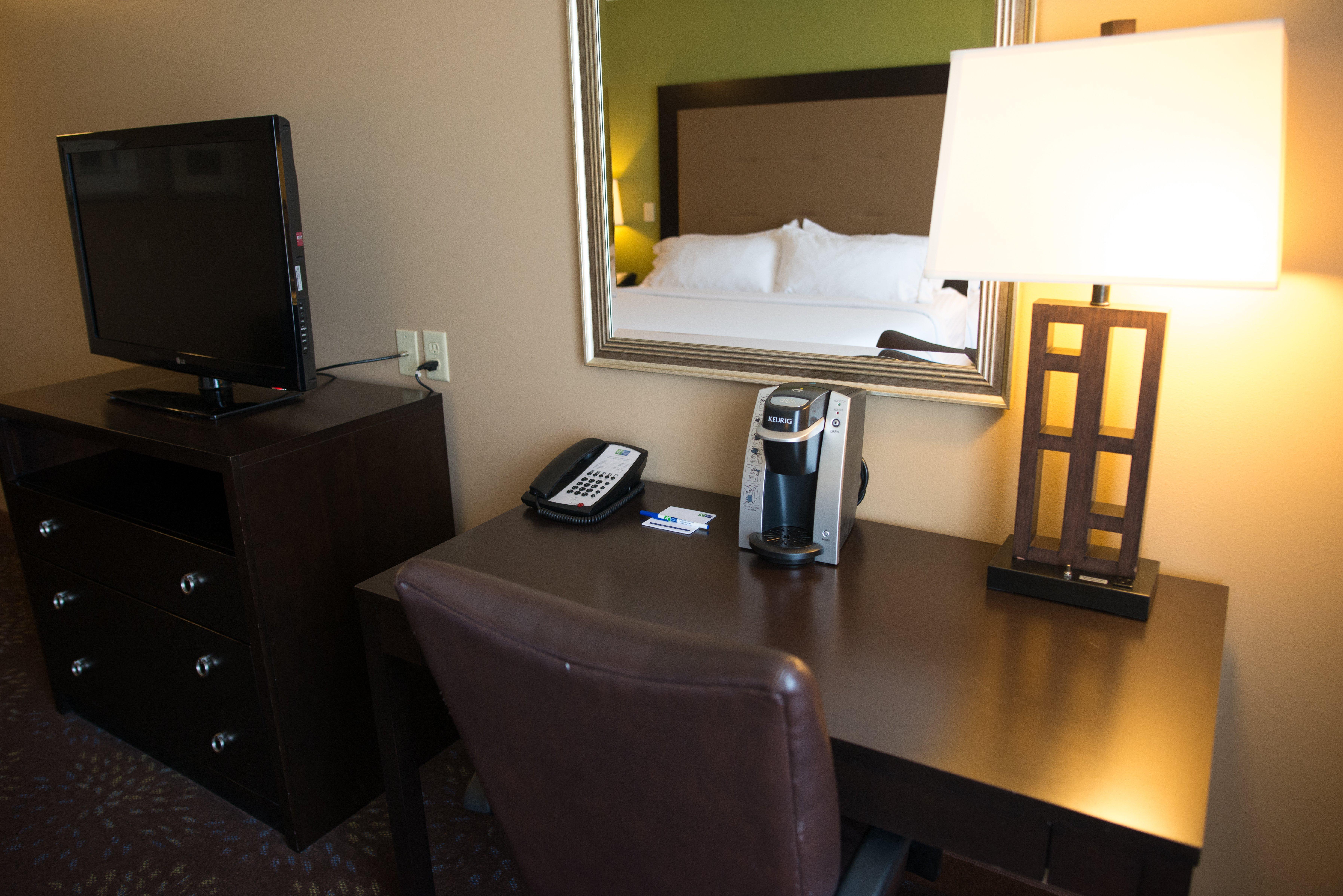 Holiday Inn Express & Suites Northwood By Ihg Silver Lake Extérieur photo