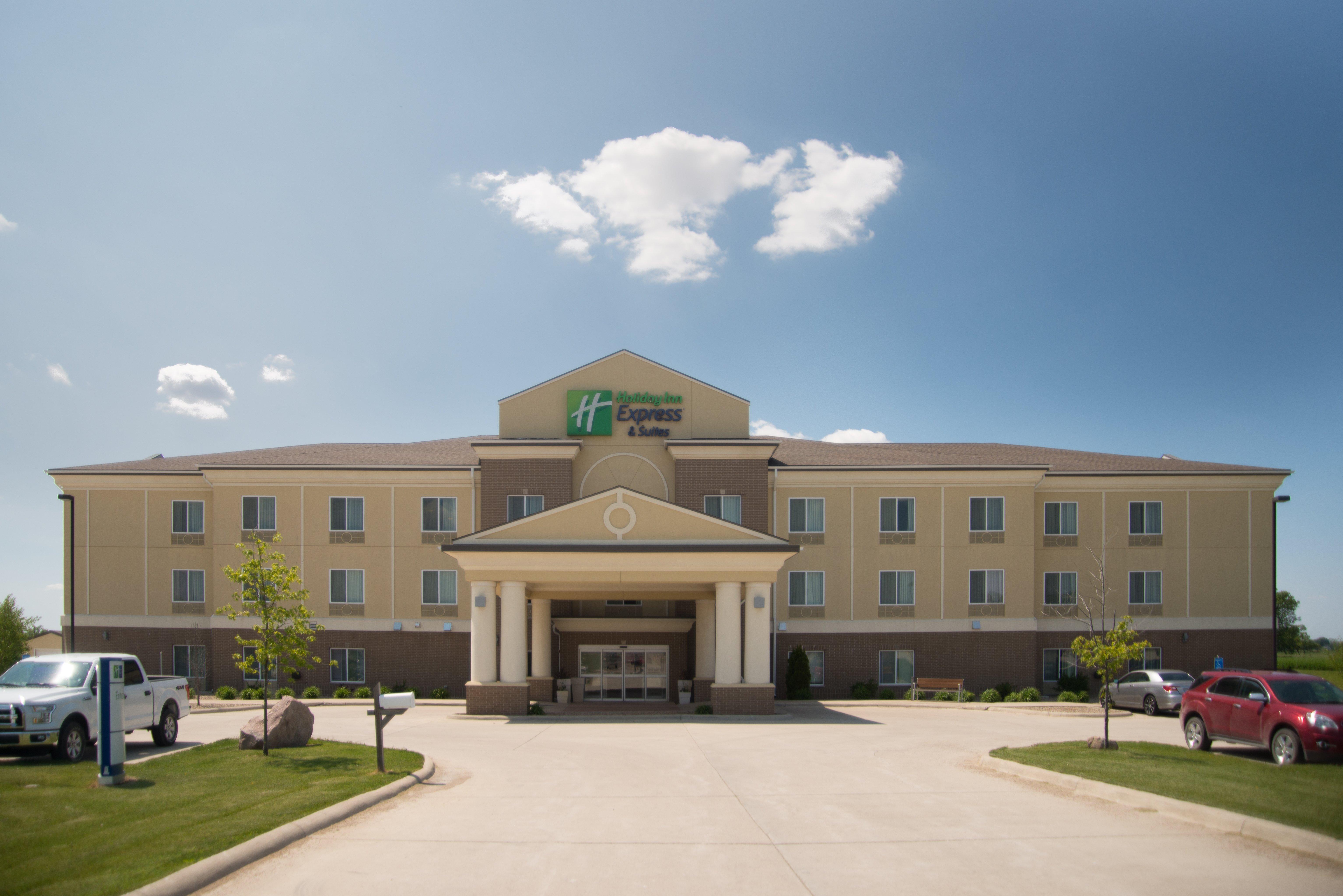 Holiday Inn Express & Suites Northwood By Ihg Silver Lake Extérieur photo