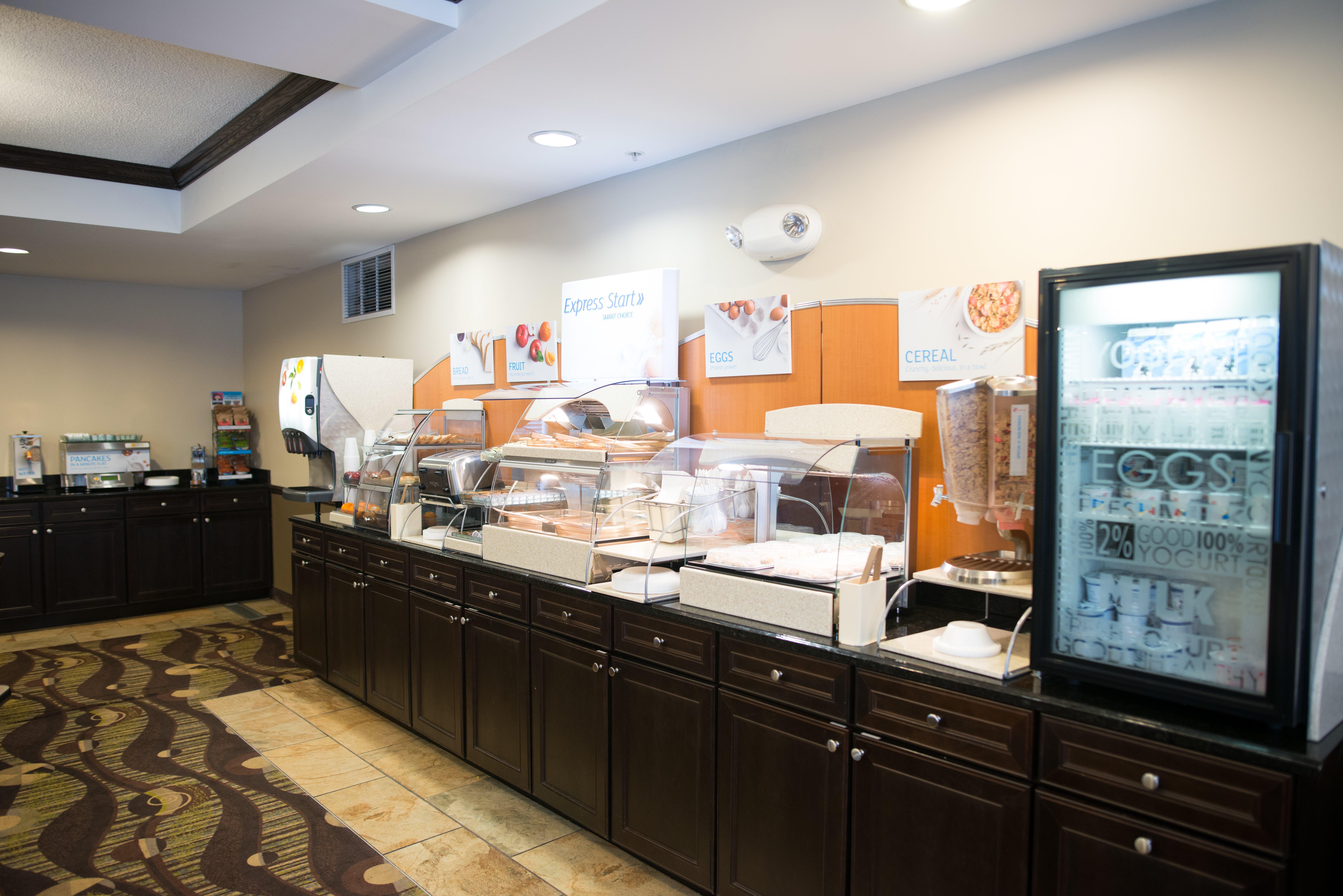 Holiday Inn Express & Suites Northwood By Ihg Silver Lake Extérieur photo