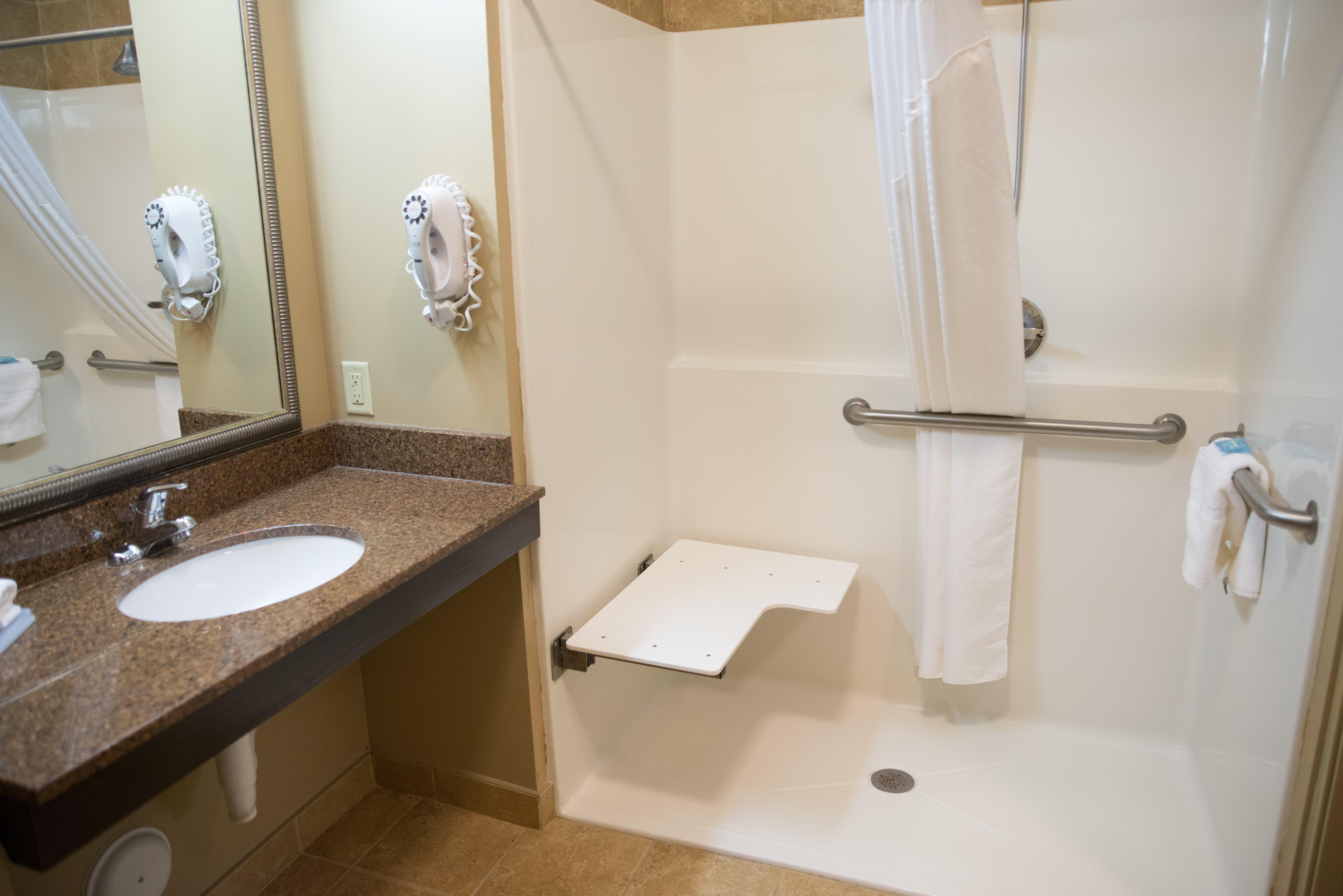 Holiday Inn Express & Suites Northwood By Ihg Silver Lake Extérieur photo