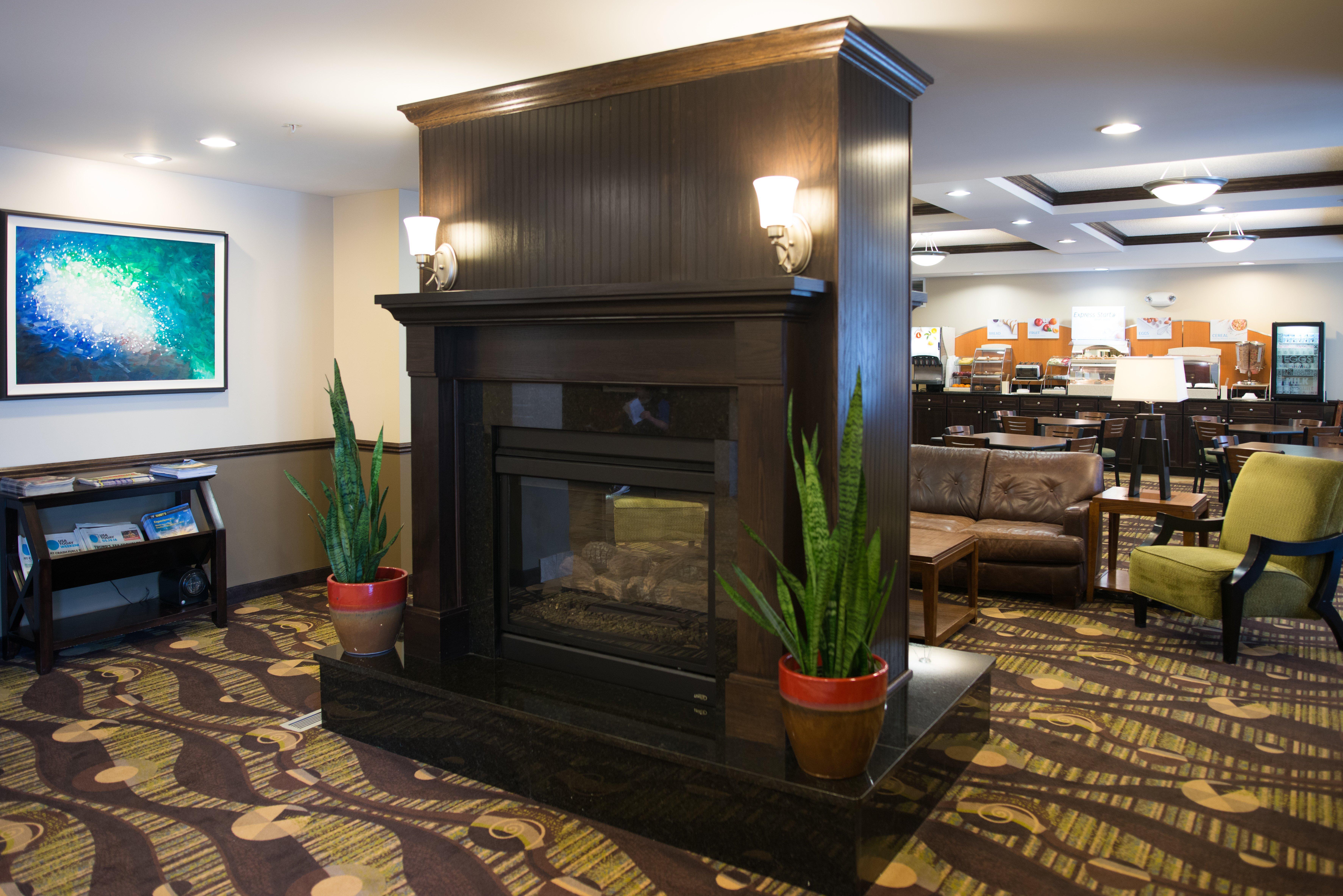 Holiday Inn Express & Suites Northwood By Ihg Silver Lake Extérieur photo