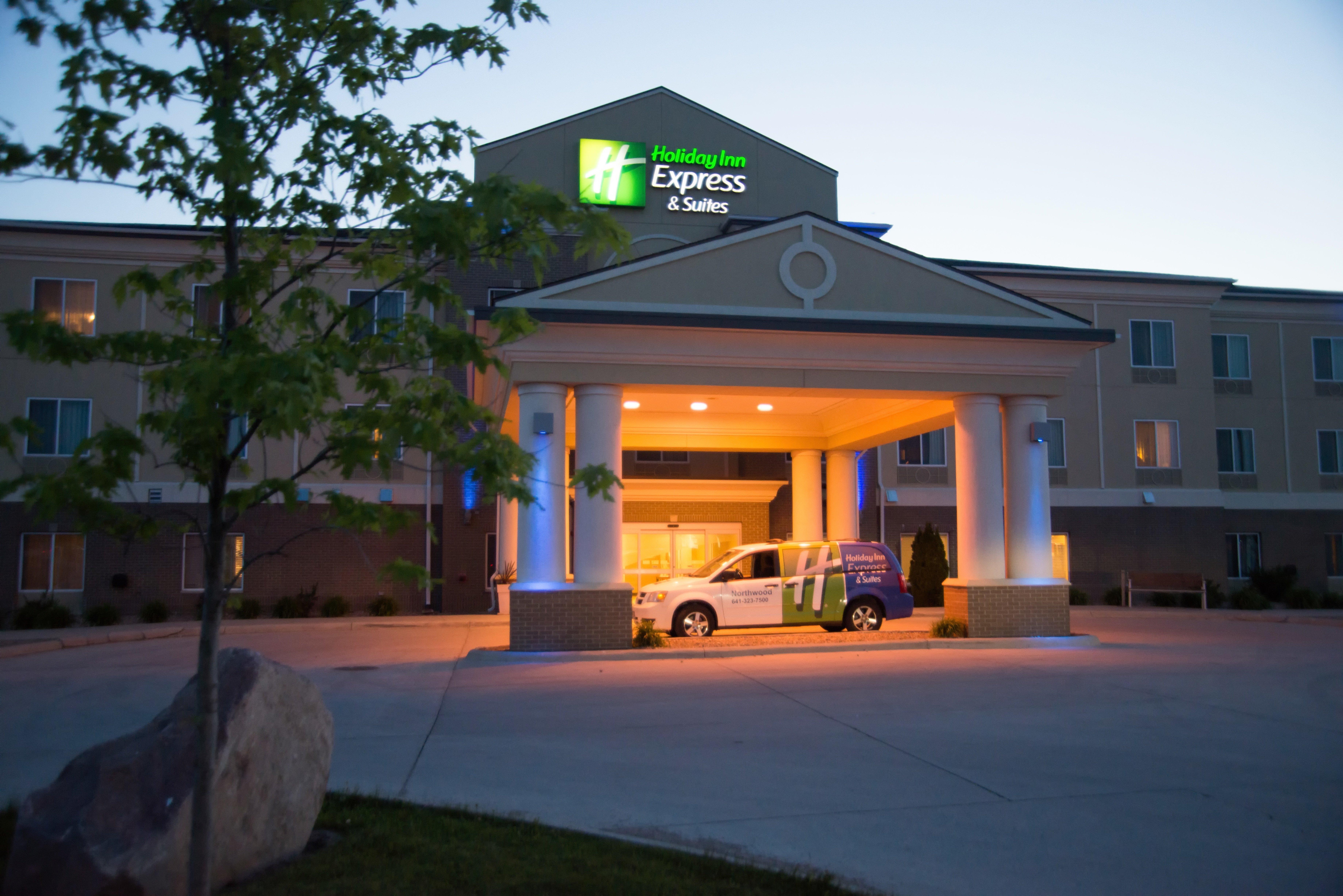 Holiday Inn Express & Suites Northwood By Ihg Silver Lake Extérieur photo