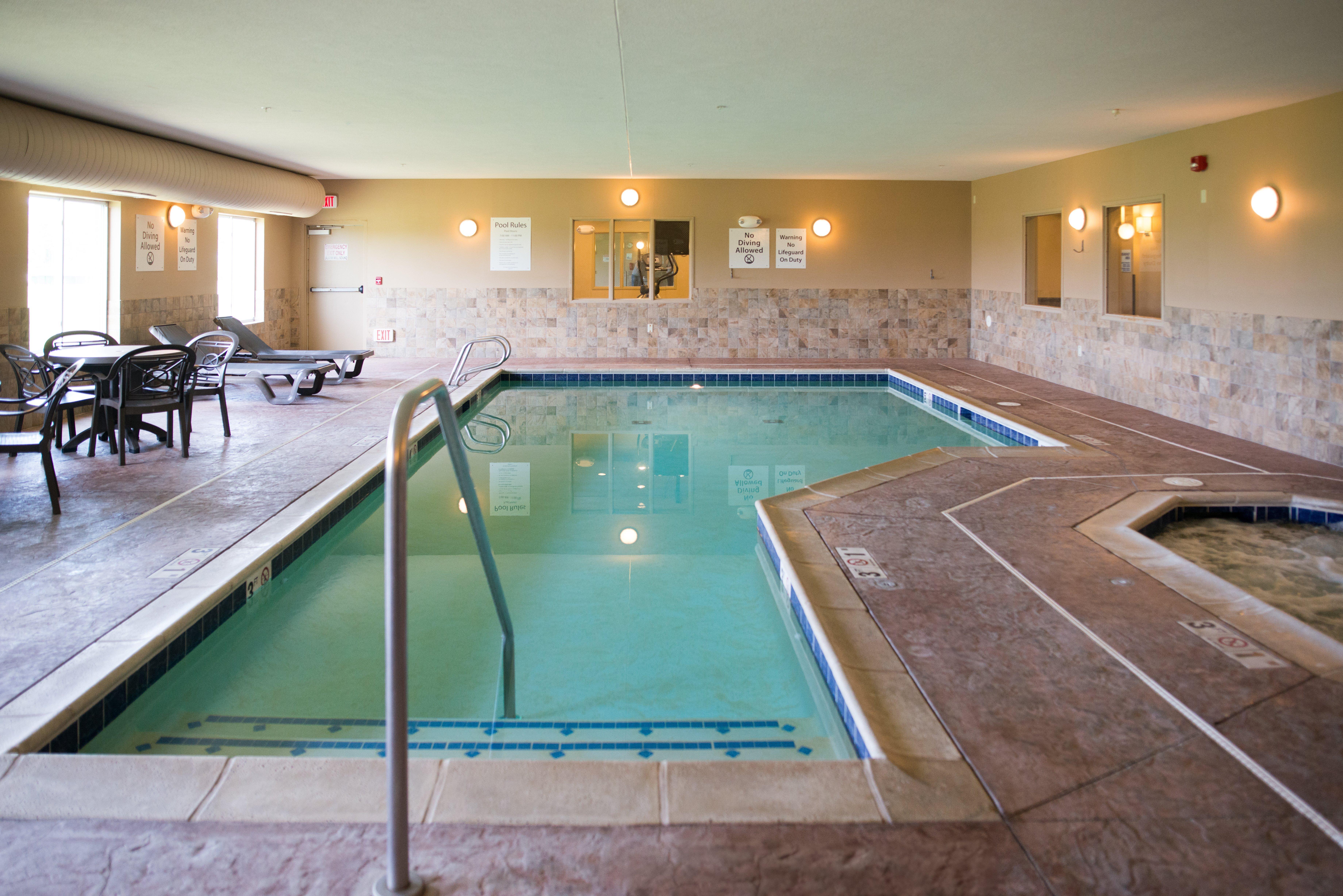 Holiday Inn Express & Suites Northwood By Ihg Silver Lake Extérieur photo