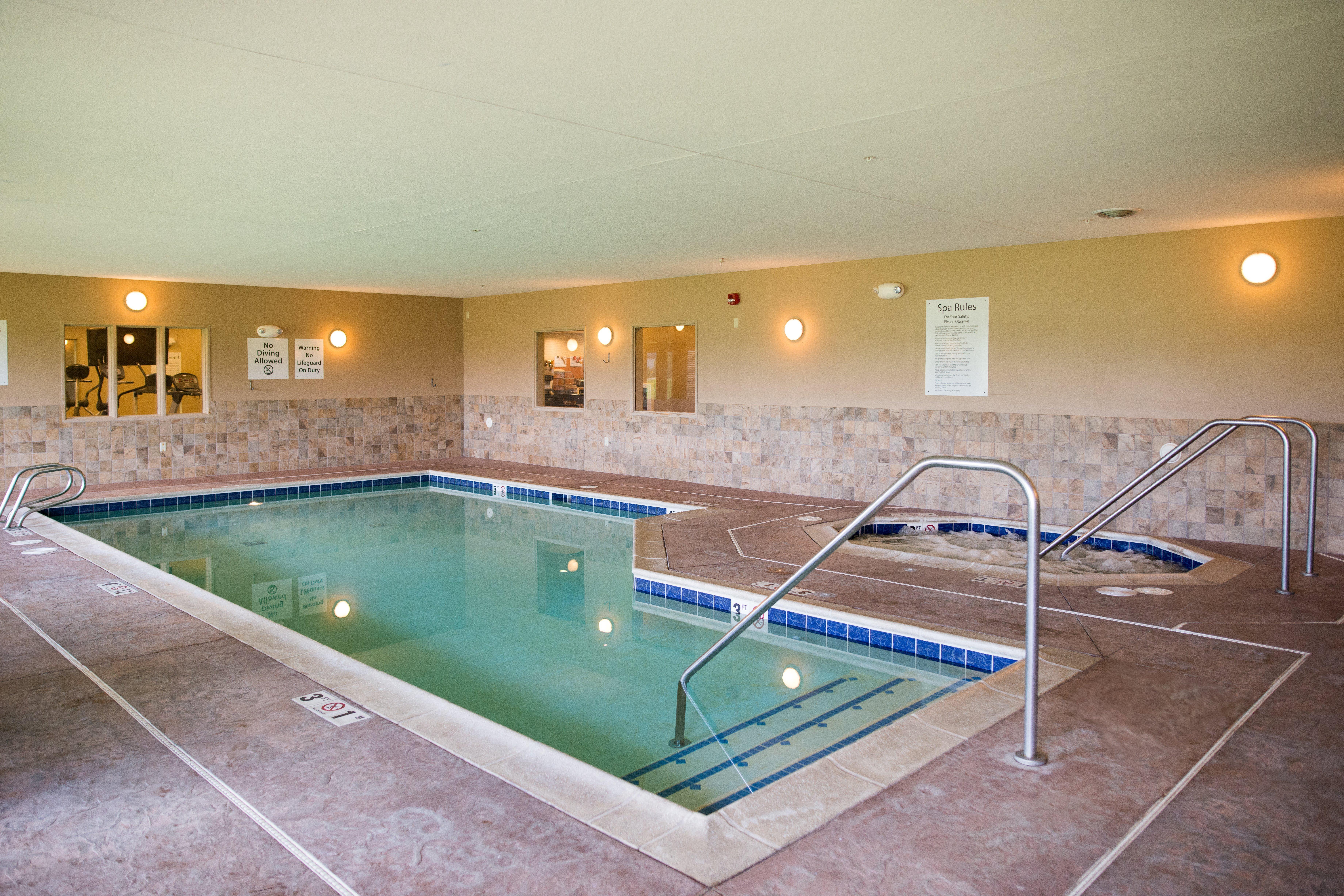 Holiday Inn Express & Suites Northwood By Ihg Silver Lake Extérieur photo