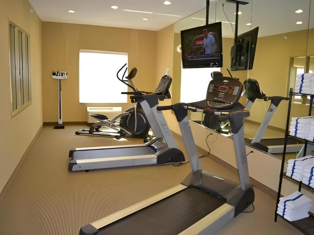 Holiday Inn Express & Suites Northwood By Ihg Silver Lake Extérieur photo
