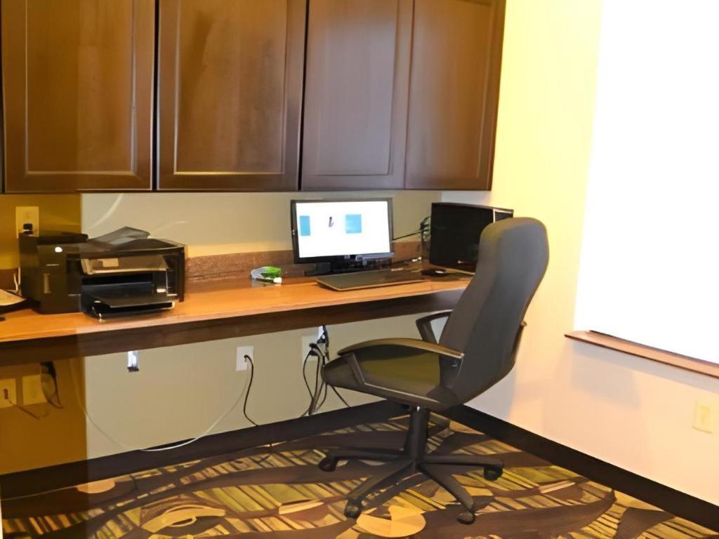Holiday Inn Express & Suites Northwood By Ihg Silver Lake Extérieur photo