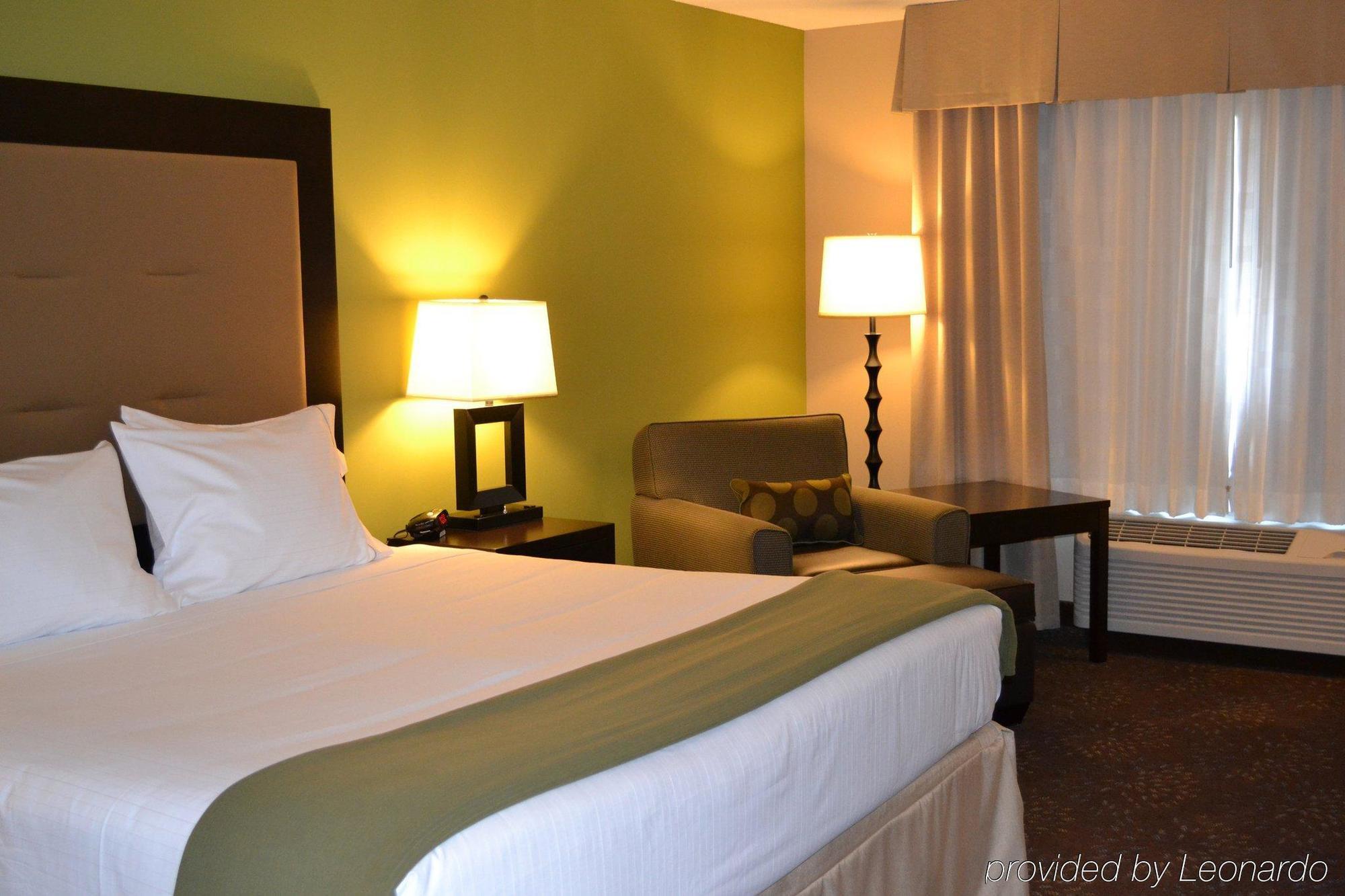 Holiday Inn Express & Suites Northwood By Ihg Silver Lake Extérieur photo