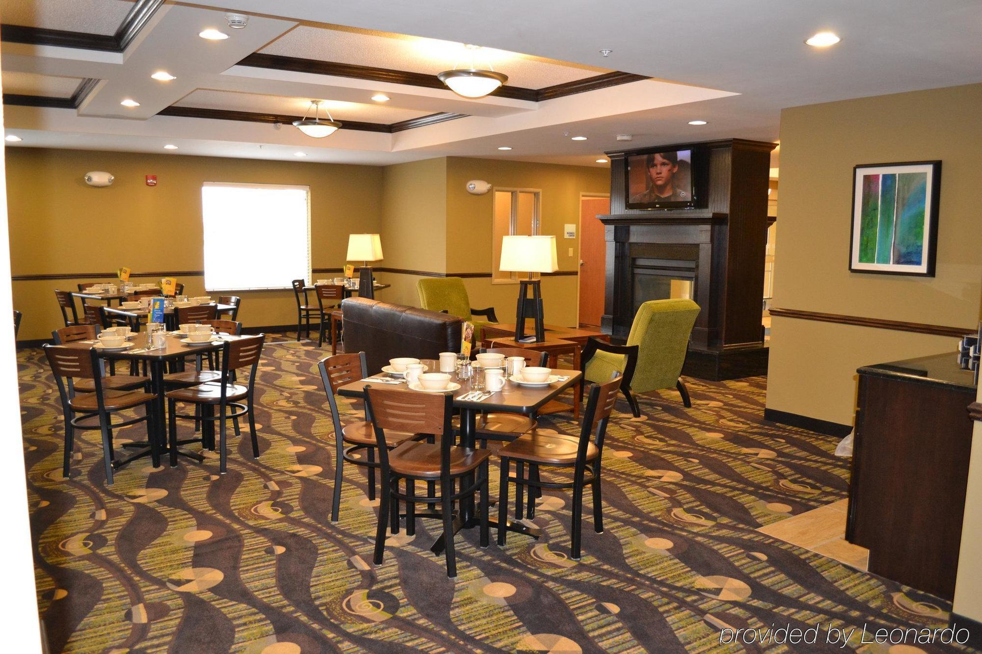 Holiday Inn Express & Suites Northwood By Ihg Silver Lake Extérieur photo