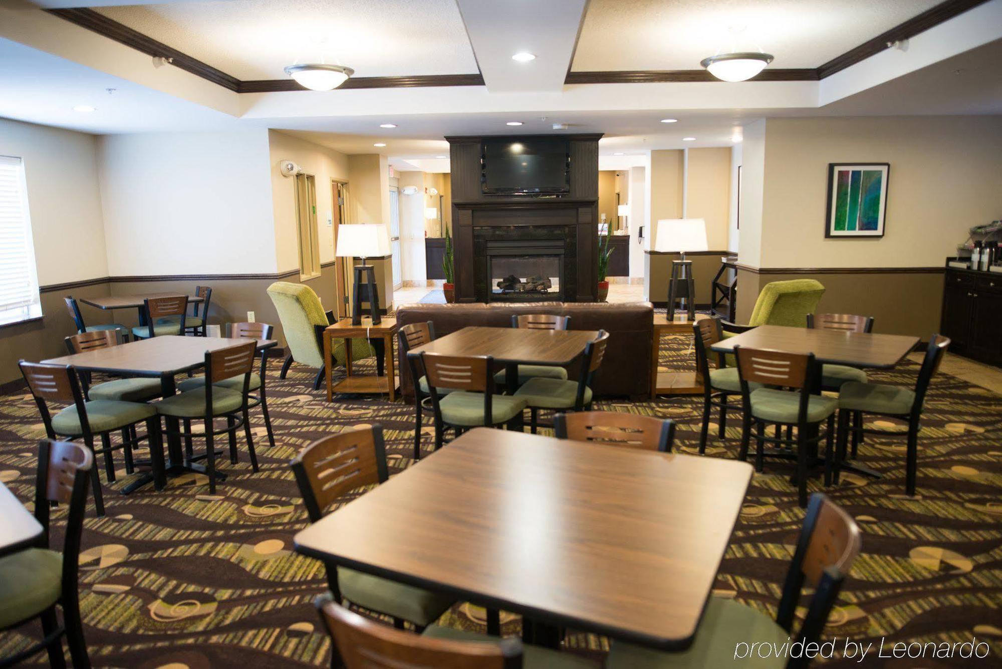 Holiday Inn Express & Suites Northwood By Ihg Silver Lake Extérieur photo