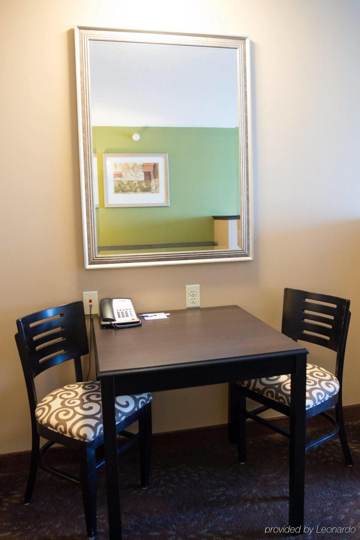 Holiday Inn Express & Suites Northwood By Ihg Silver Lake Extérieur photo